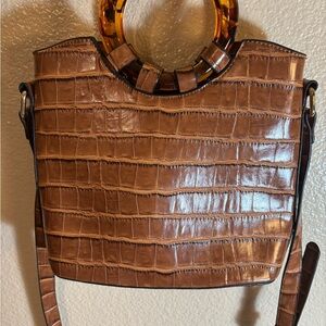 IMOSHION CROCO CROSSBODY HANDBAG
9x9 Adjustable Straps